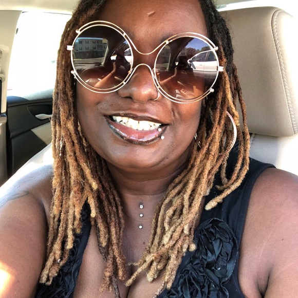 Meet your Posher, Crystal - Picture 8 of 8